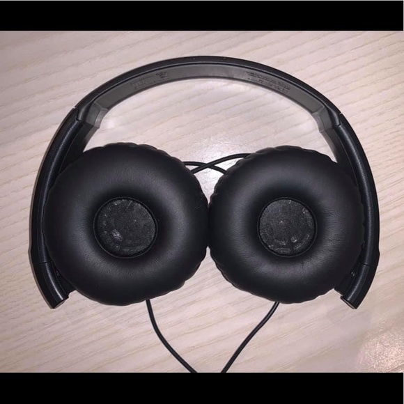 Sony Over-Ear Noise Cancelling Headphones & Case - Picture 6 of 8